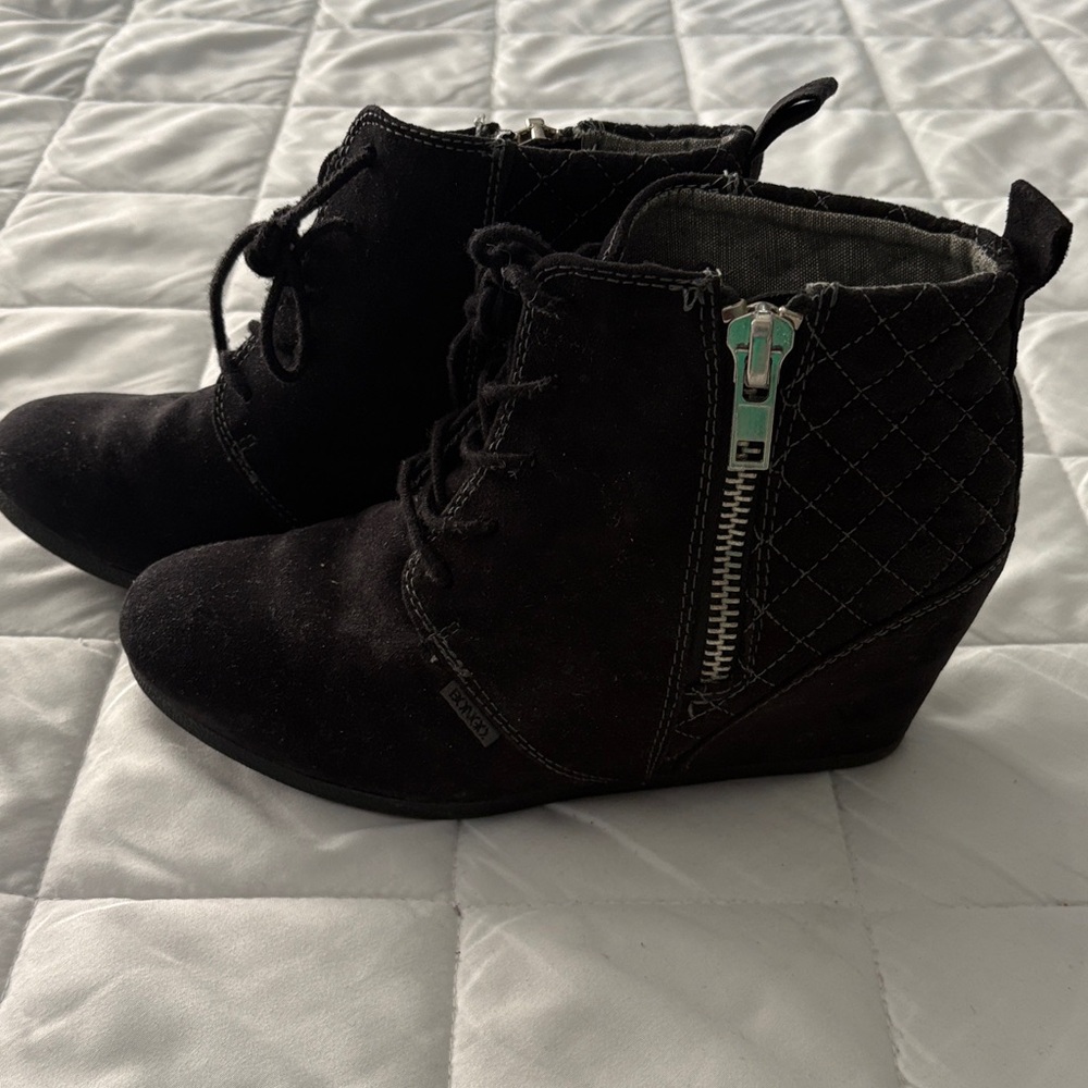 BONGO Black Quilted Wedge Ankle Boots